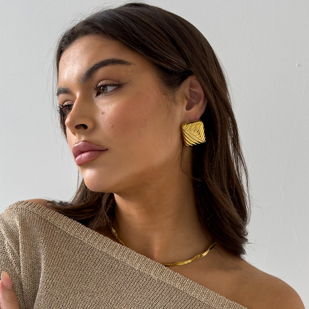 CUSHION EARRINGS GOLD