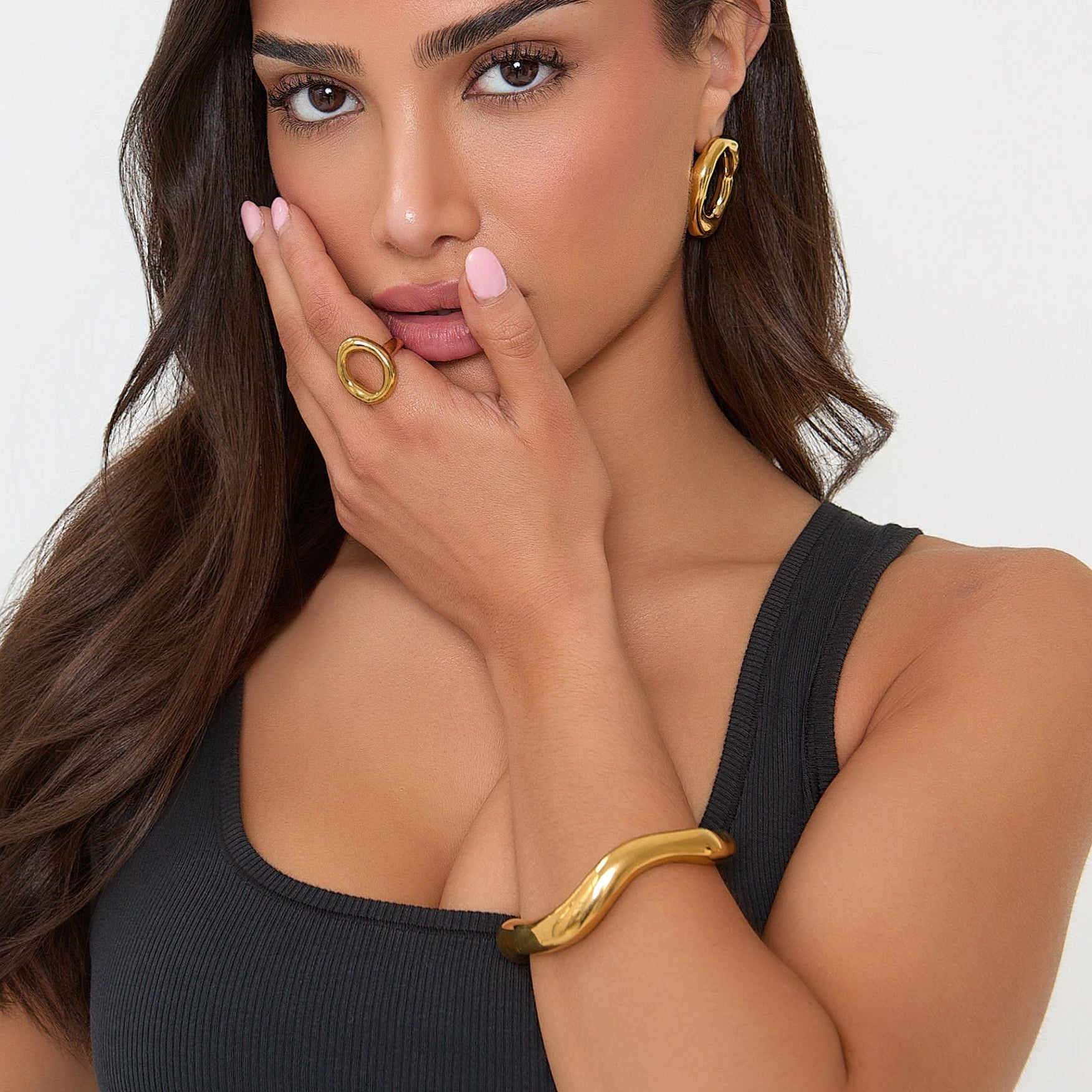 SCULPTURAL OPEN BRACELET - GOLD
