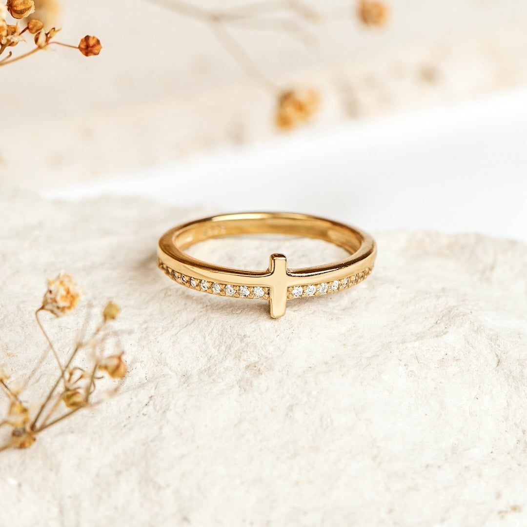 ENGRAVED GOLDEN CROSS RING