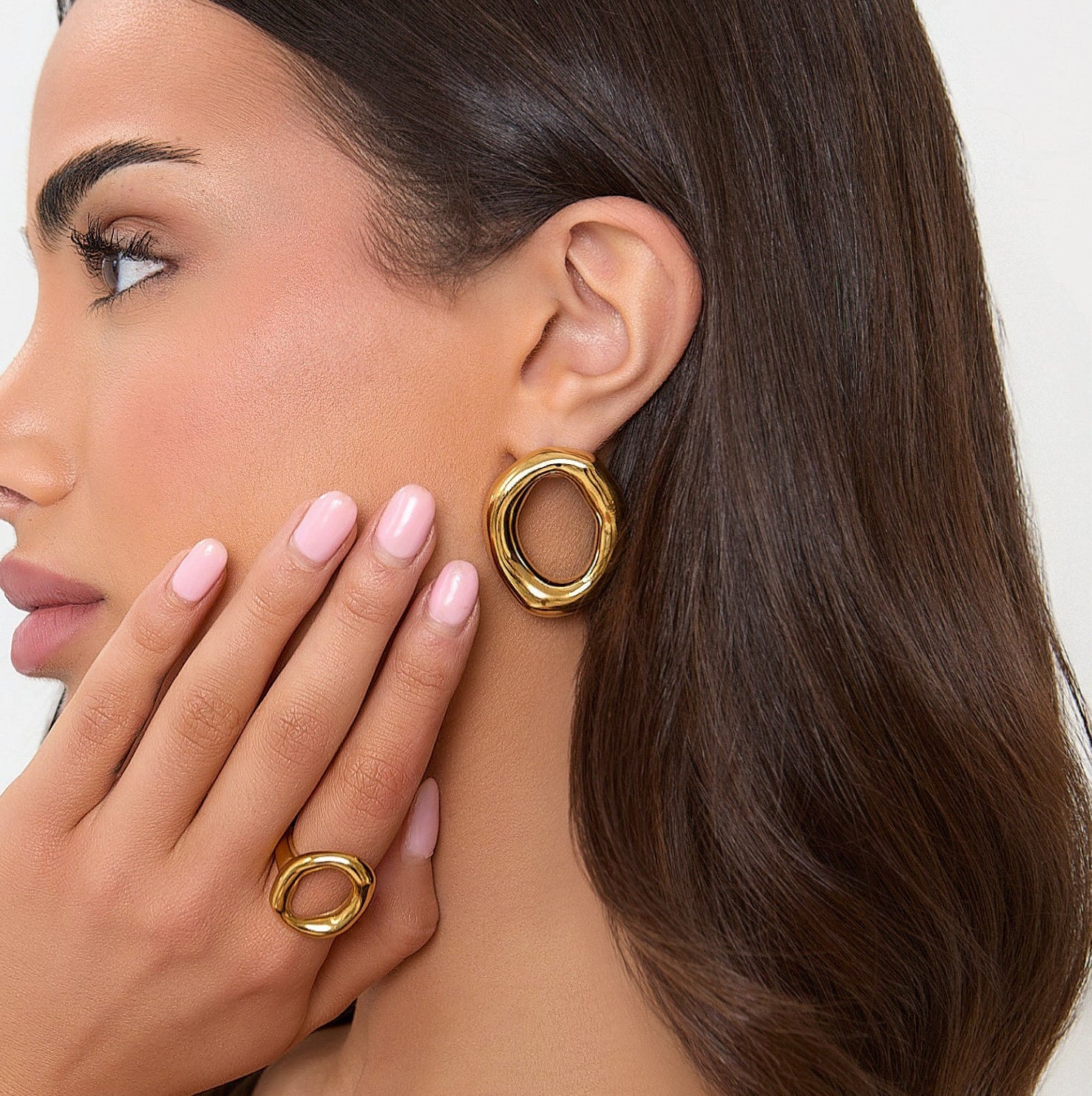 18K GOLD OPEN OVAL EARRINGS